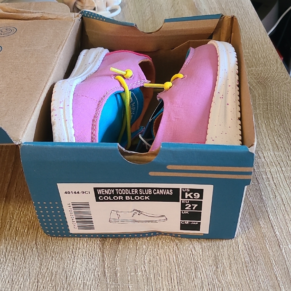 WENdy Kids Pink Canvas Sneakers with Yellow Laces  Hey Dude K9 Eu 27
